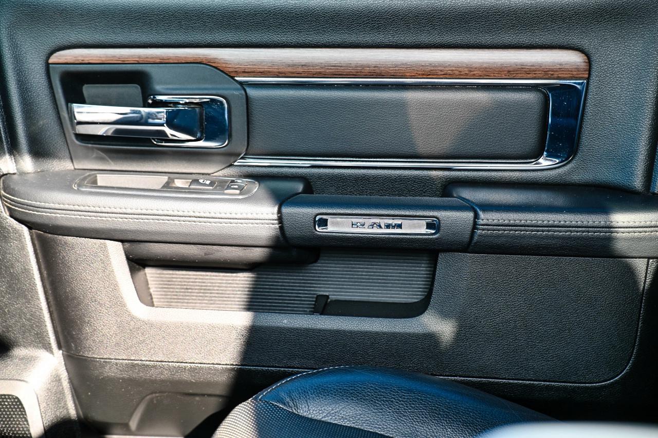 2017 RAM 1500 LARAMIE | EXTENDED CAB | V8 | REMOTE STARTHEMIIIII Photo