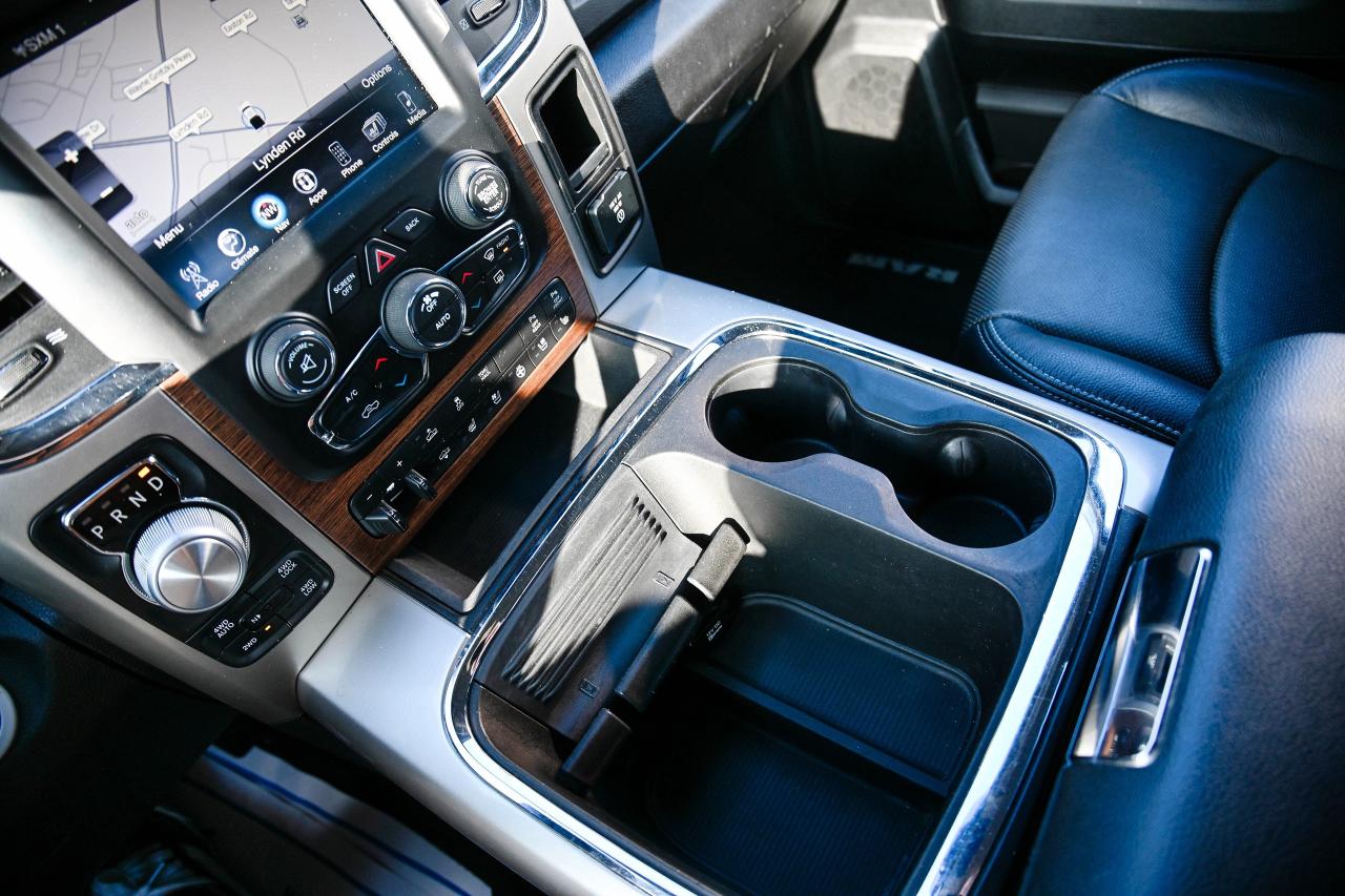 2017 RAM 1500 LARAMIE | EXTENDED CAB | V8 | REMOTE STARTHEMIIIII Photo