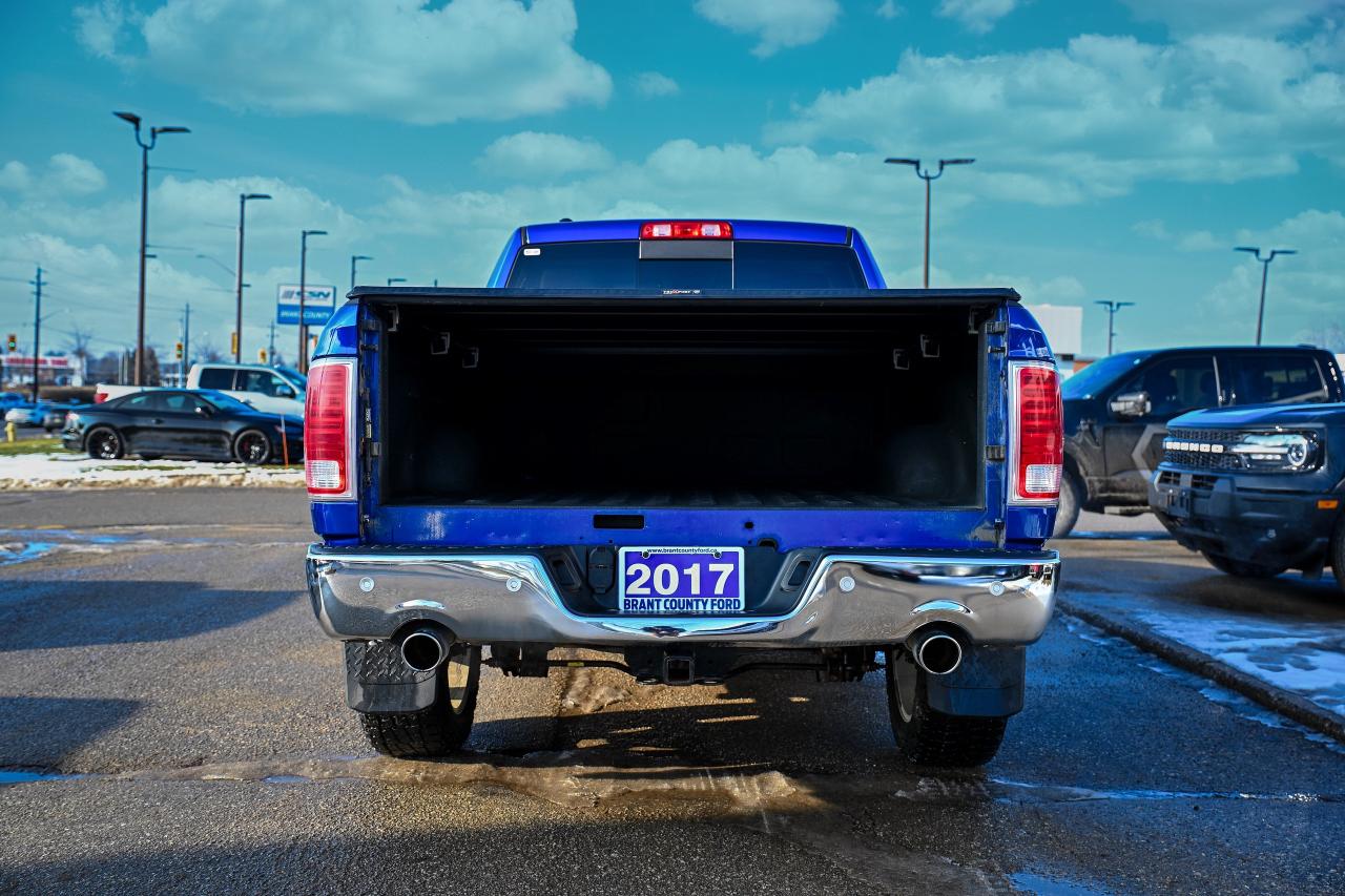 2017 RAM 1500 LARAMIE | EXTENDED CAB | V8 | REMOTE STARTHEMIIIII Photo3