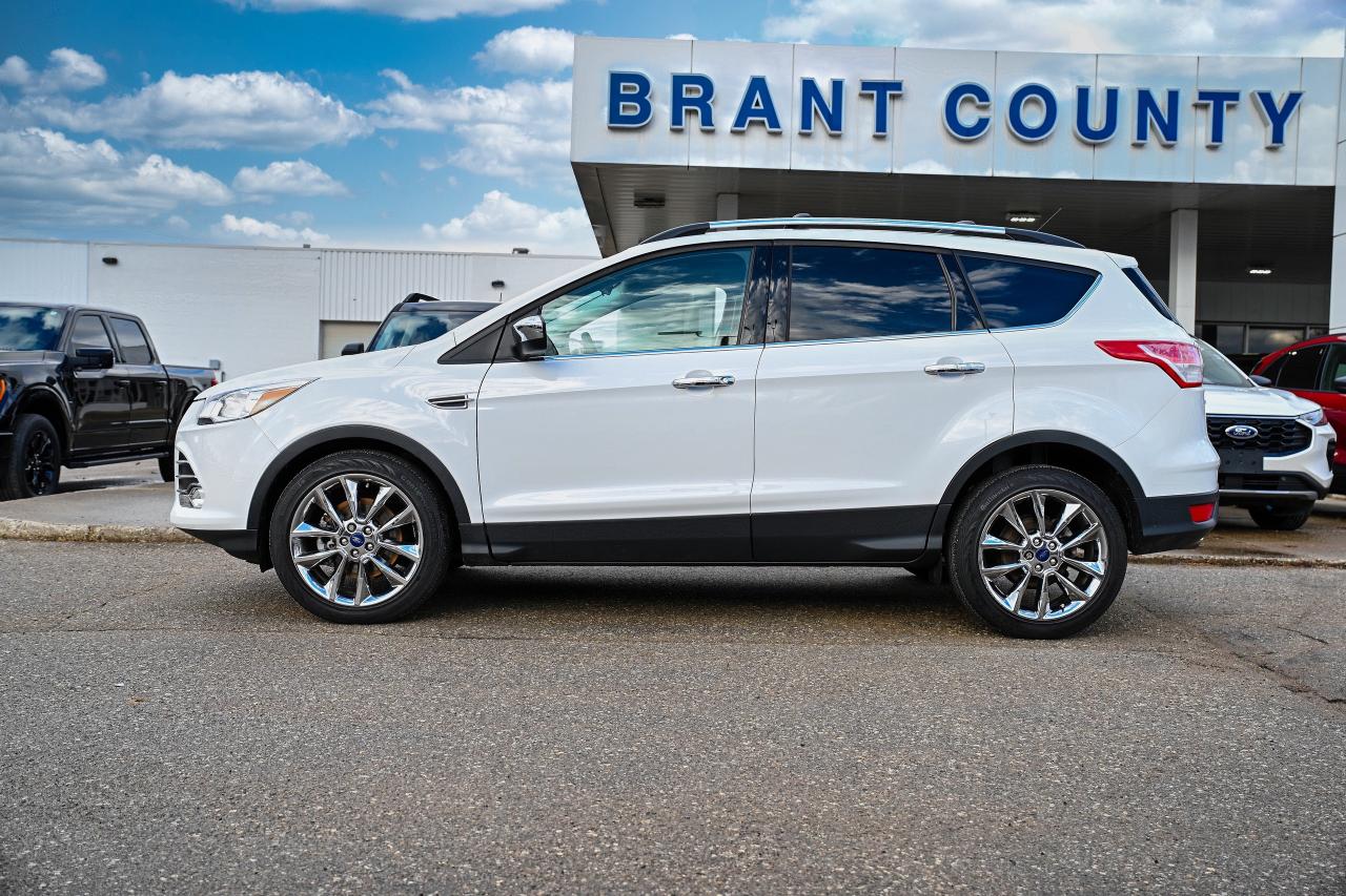 2016 Ford Escape SE/4X4 LOADED VERY LOW KMS! Photo2