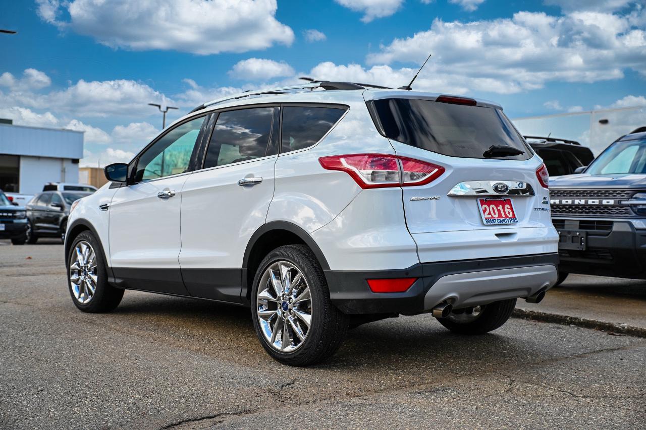 2016 Ford Escape SE/4X4 LOADED VERY LOW KMS! Photo3