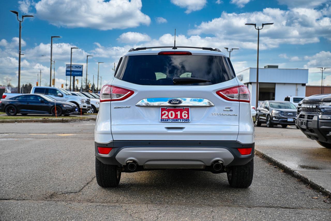2016 Ford Escape SE/4X4 LOADED VERY LOW KMS! Photo
