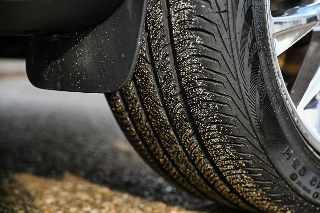 2016 Ford Escape SE/4X4 LOADED VERY LOW KMS! Photo