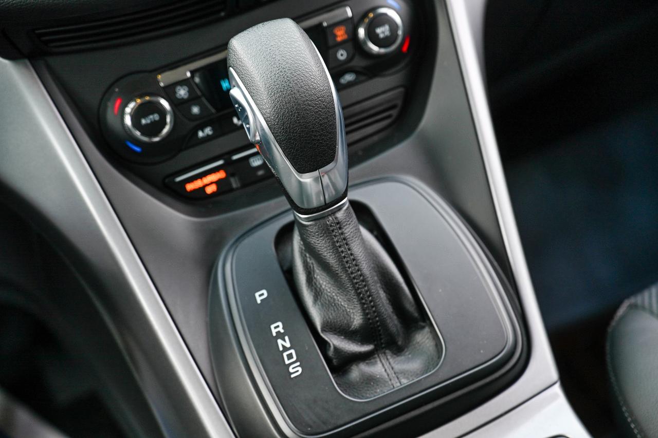 2016 Ford Escape SE/4X4 LOADED VERY LOW KMS! Photo