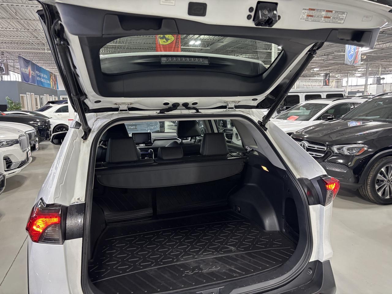 2020 Toyota RAV4 XLE AWD|SUNROOF|ALLOYS|HEATEDSEATS|HEATEDWHEEL|+++ Photo