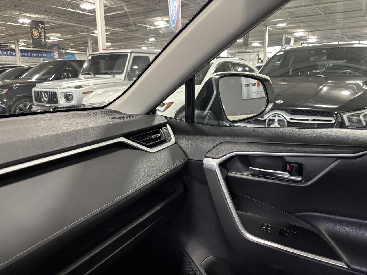 2020 Toyota RAV4 XLE AWD|SUNROOF|ALLOYS|HEATEDSEATS|HEATEDWHEEL|+++ Photo