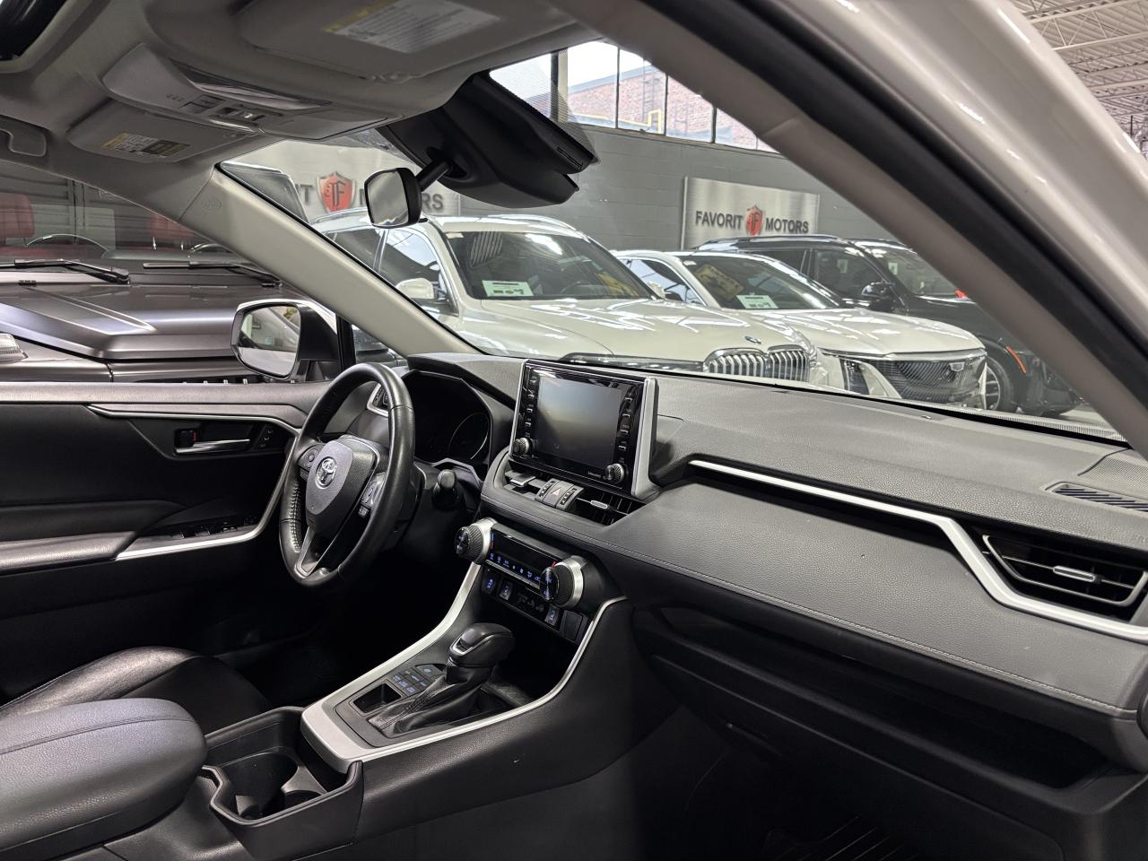 2020 Toyota RAV4 XLE AWD|SUNROOF|ALLOYS|HEATEDSEATS|HEATEDWHEEL|+++ Photo