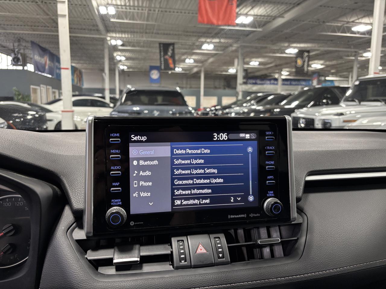 2020 Toyota RAV4 XLE AWD|SUNROOF|ALLOYS|HEATEDSEATS|HEATEDWHEEL|+++ Photo