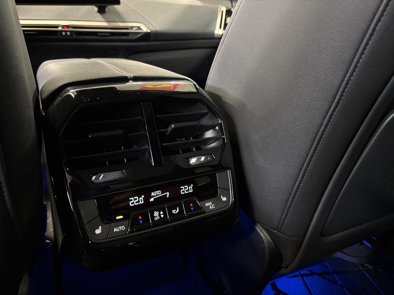 2023 BMW iX xDrive50|AWD|NAV|HUD|HARMANKARDON|AMBIENT|MASSAGE| Photo