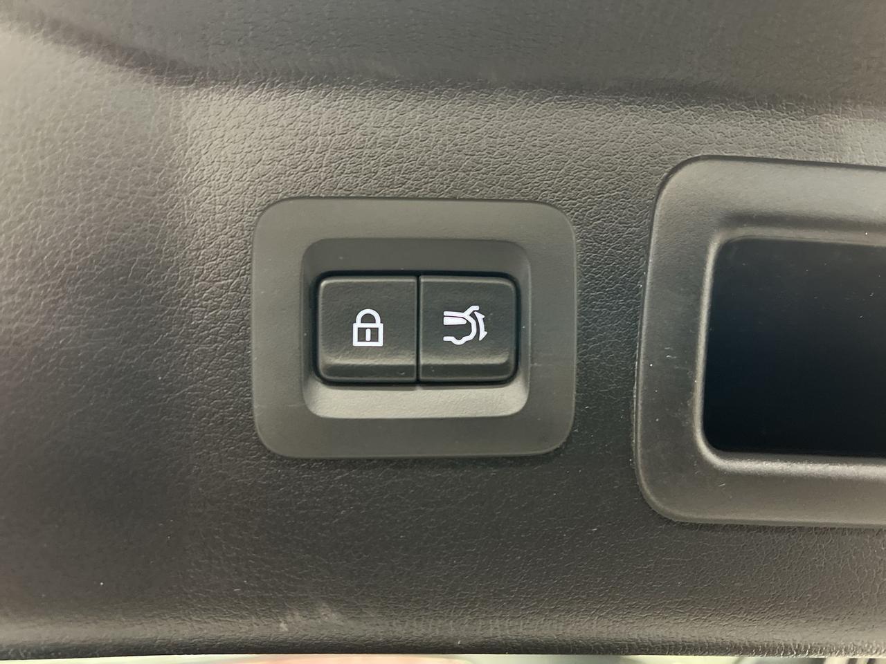 2025 Mazda CX-70 AWD | HTD LEATHER | SUNROOF |CARPLAY | 17IN ALLOYS Photo