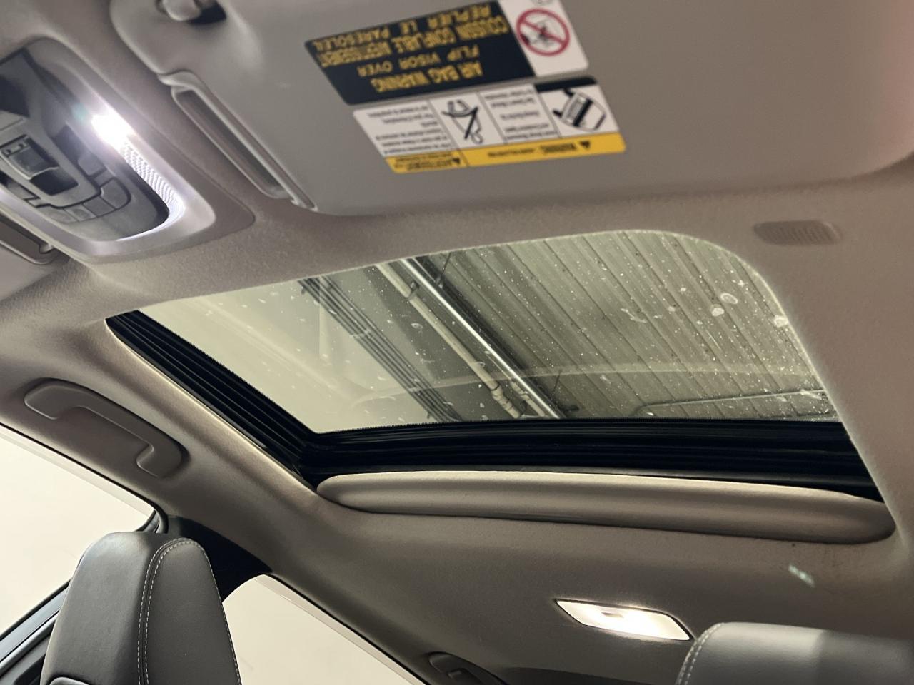 2022 Toyota Corolla Cross XLE AWD | HTD LEATHER | SUNROOF | CARPLAY | ALLOYS Photo