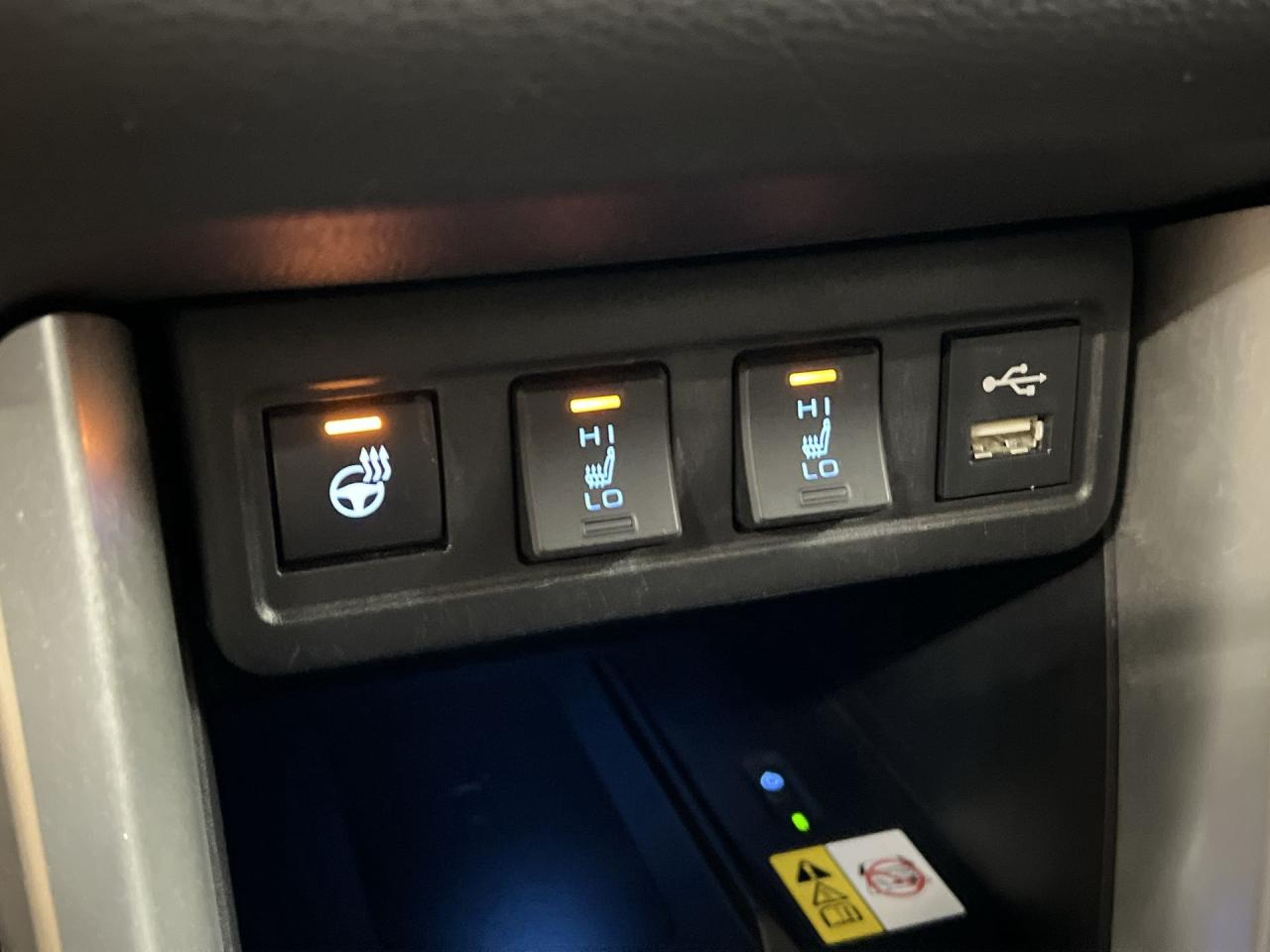 2022 Toyota Corolla Cross XLE AWD | HTD LEATHER | SUNROOF | CARPLAY | ALLOYS Photo