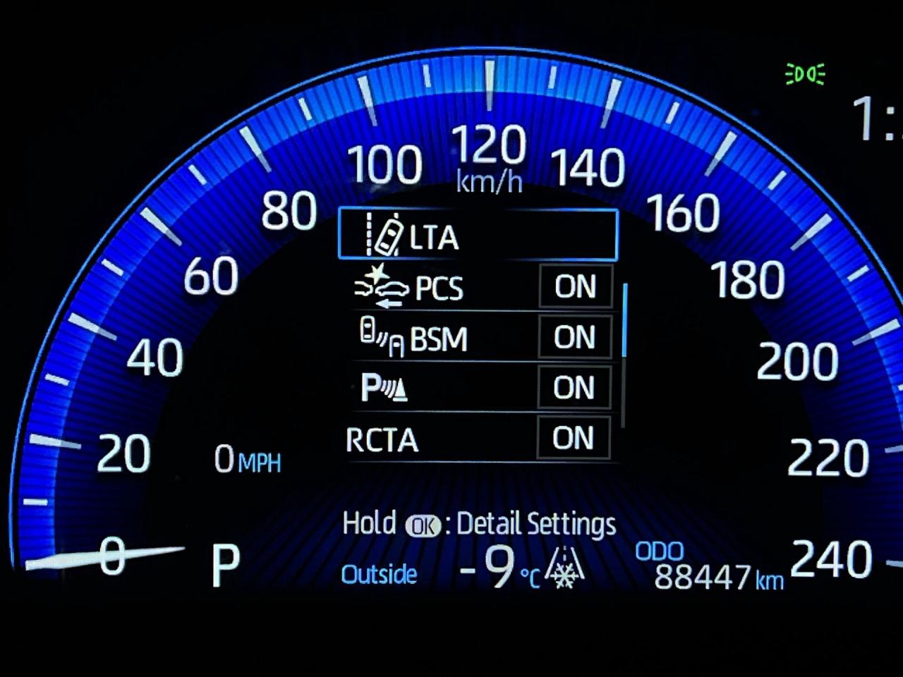 2022 Toyota Corolla Cross XLE AWD | HTD LEATHER | SUNROOF | CARPLAY | ALLOYS Photo