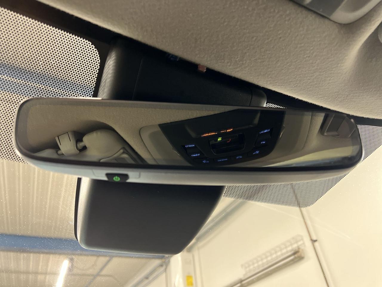 2022 Toyota Corolla Cross XLE AWD | HTD LEATHER | SUNROOF | CARPLAY | ALLOYS Photo