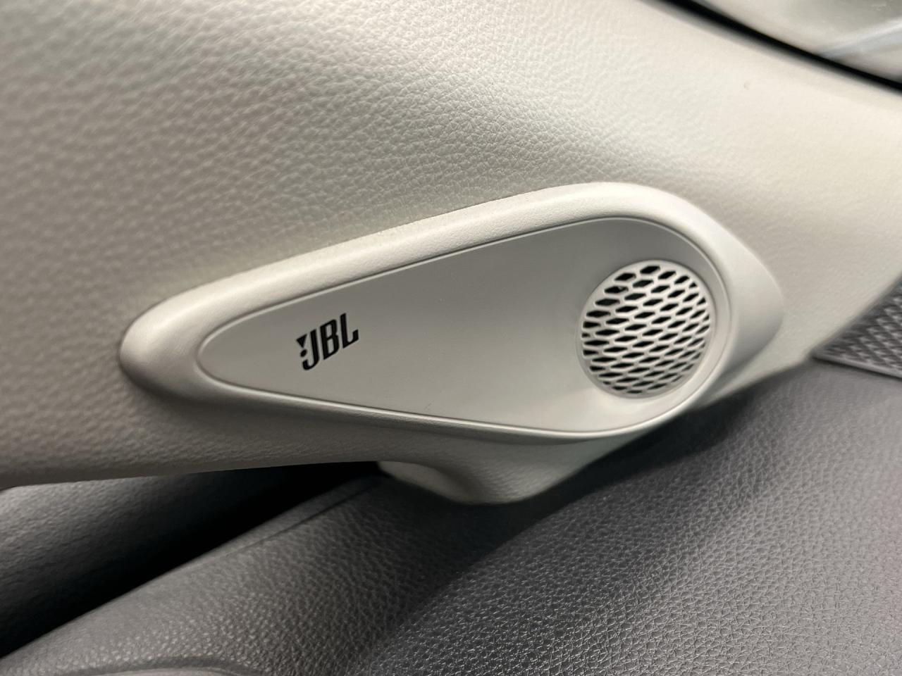 2022 Toyota Corolla Cross XLE AWD | HTD LEATHER | SUNROOF | CARPLAY | ALLOYS Photo