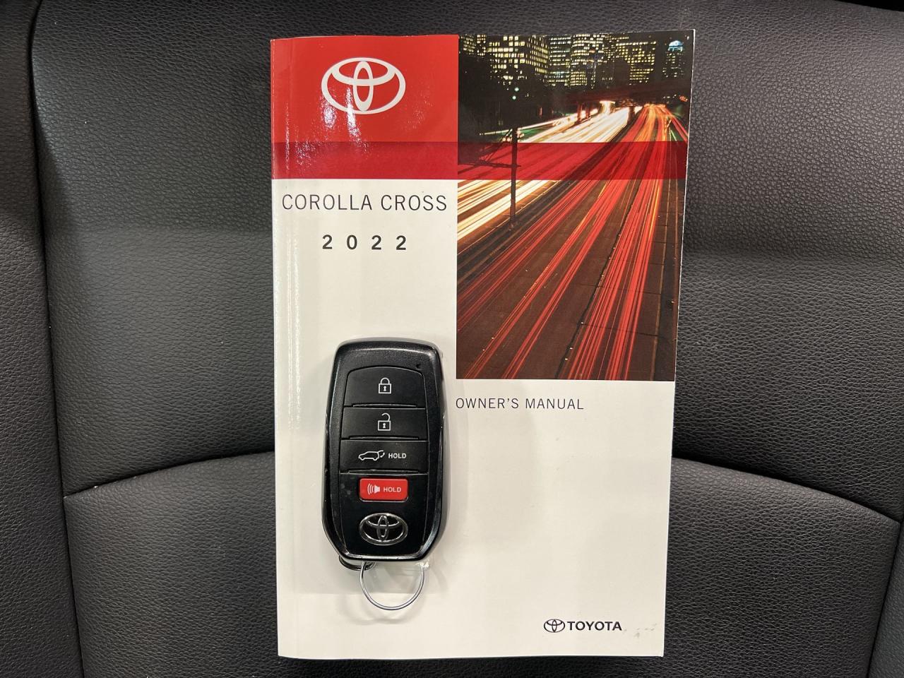 2022 Toyota Corolla Cross XLE AWD | HTD LEATHER | SUNROOF | CARPLAY | ALLOYS Photo