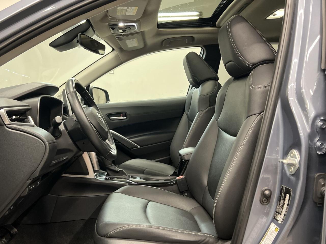 2022 Toyota Corolla Cross XLE AWD | HTD LEATHER | SUNROOF | CARPLAY | ALLOYS Photo