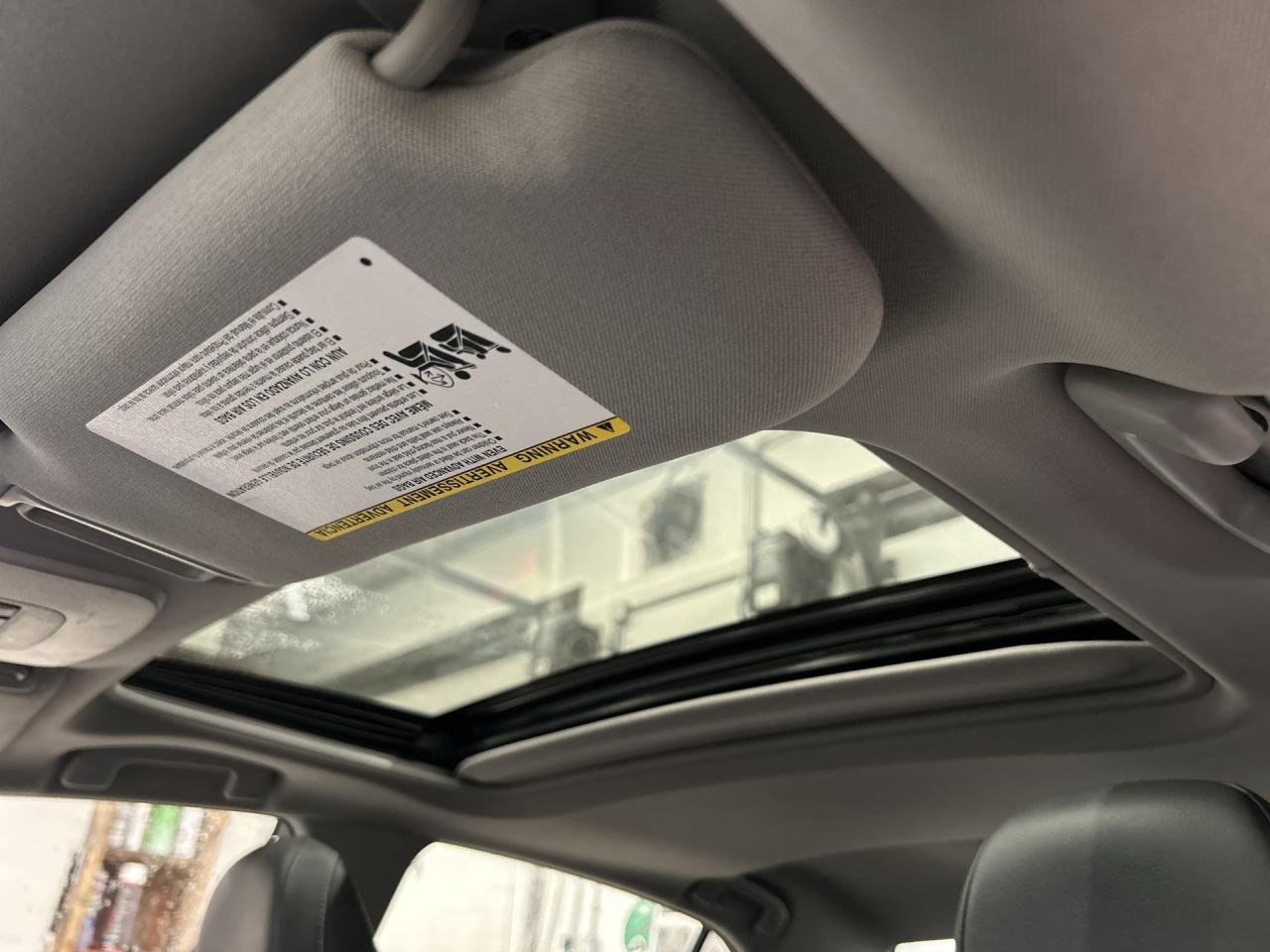 2021 Toyota Camry SE AWD | HTD LEATHER | SUNROOF | CARPLAY | ALLOYS Photo2