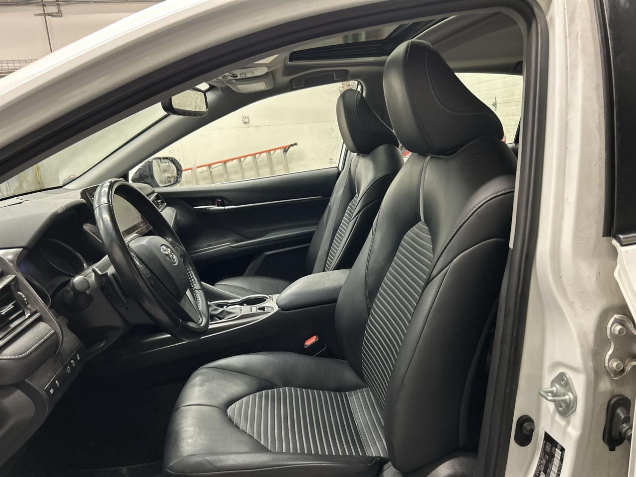 2021 Toyota Camry SE AWD | HTD LEATHER | SUNROOF | CARPLAY | ALLOYS Photo