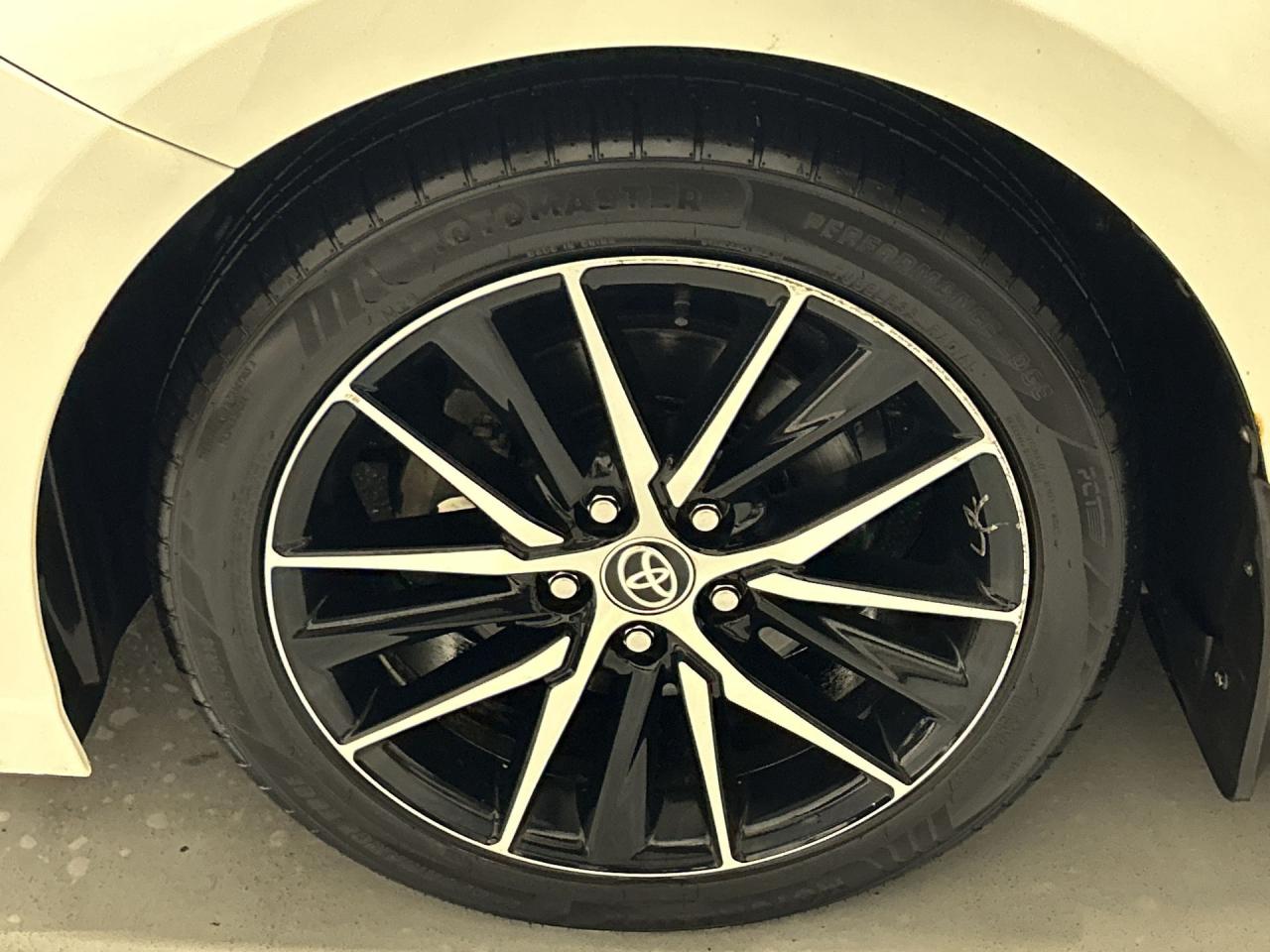 2021 Toyota Camry SE AWD | HTD LEATHER | SUNROOF | CARPLAY | ALLOYS Photo