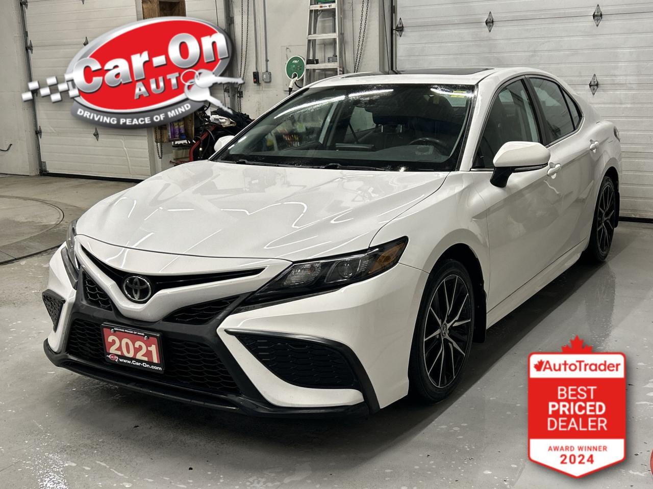 2021 Toyota Camry SE AWD | HTD LEATHER | SUNROOF | CARPLAY | ALLOYS Photo0