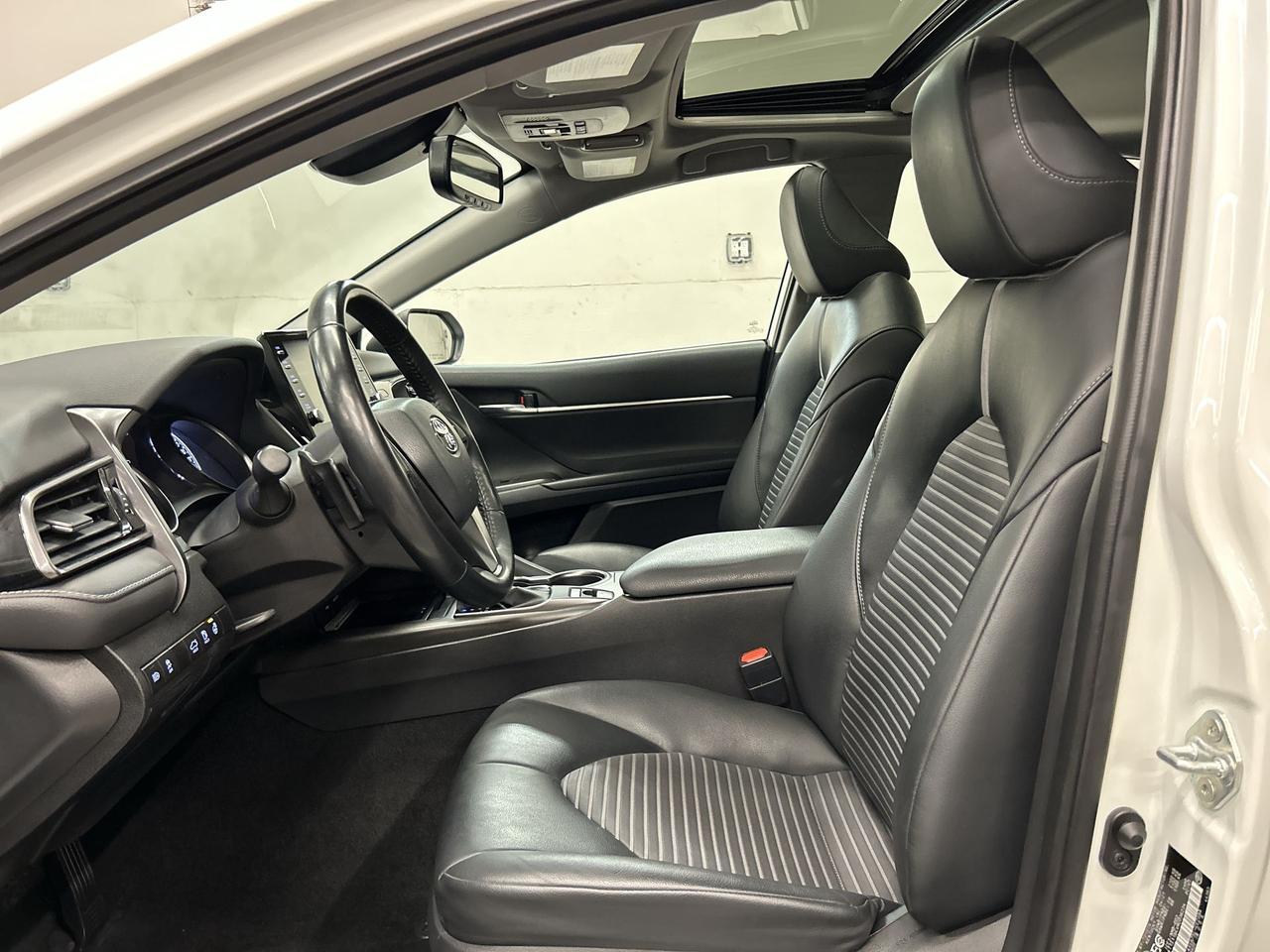 2021 Toyota Camry SE AWD | HTD LEATHER | SUNROOF | CARPLAY | ALLOYS Photo