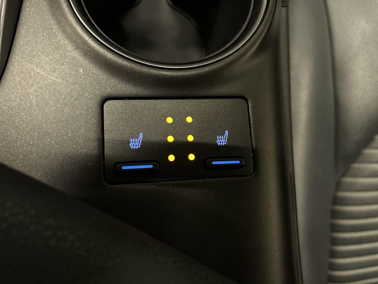 2021 Toyota Camry SE AWD | HTD LEATHER | SUNROOF | CARPLAY | ALLOYS Photo