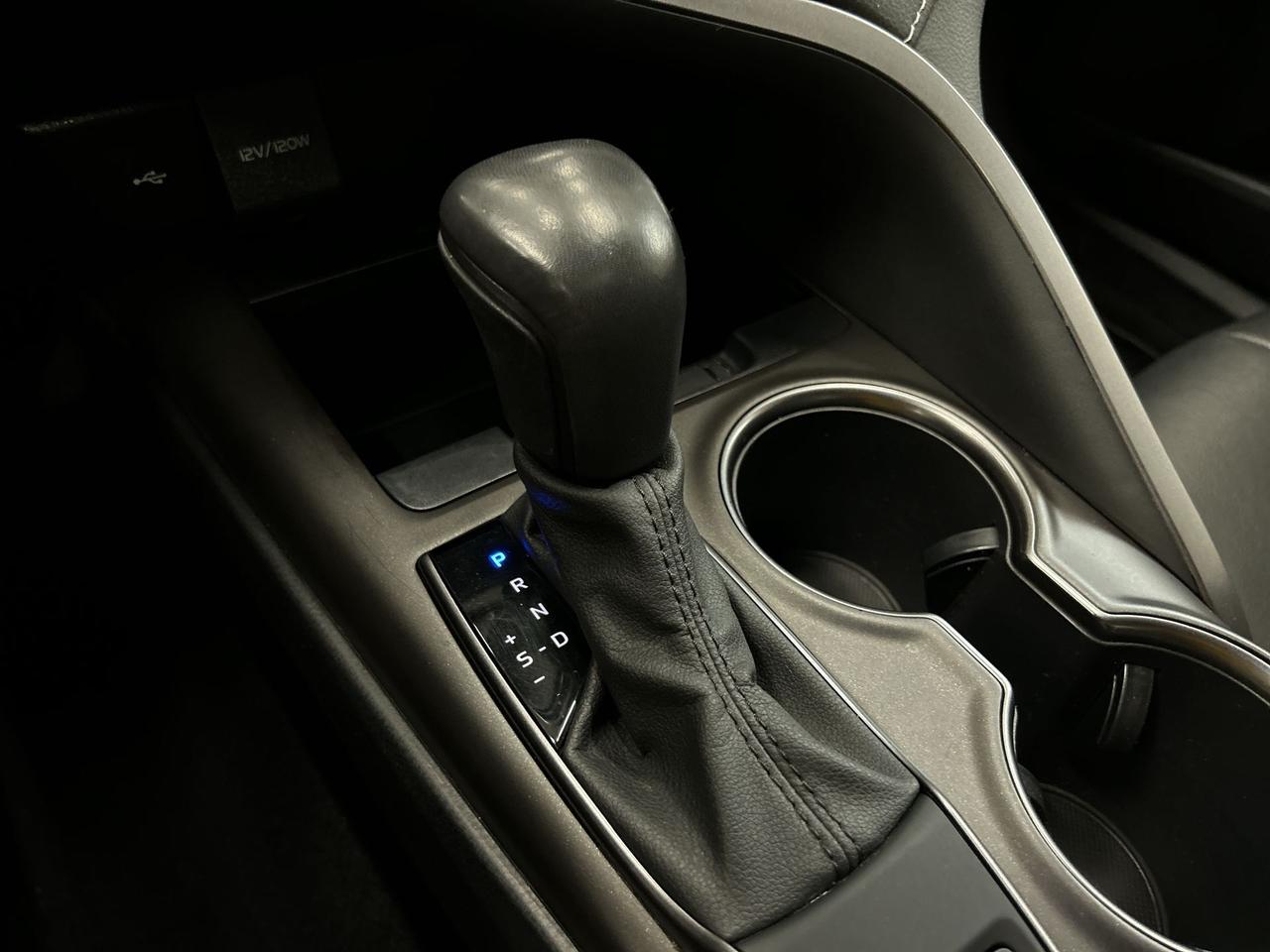 2021 Toyota Camry SE AWD | HTD LEATHER | SUNROOF | CARPLAY | ALLOYS Photo