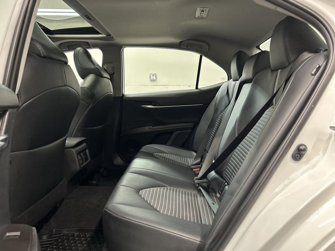 2021 Toyota Camry SE AWD | HTD LEATHER | SUNROOF | CARPLAY | ALLOYS Photo