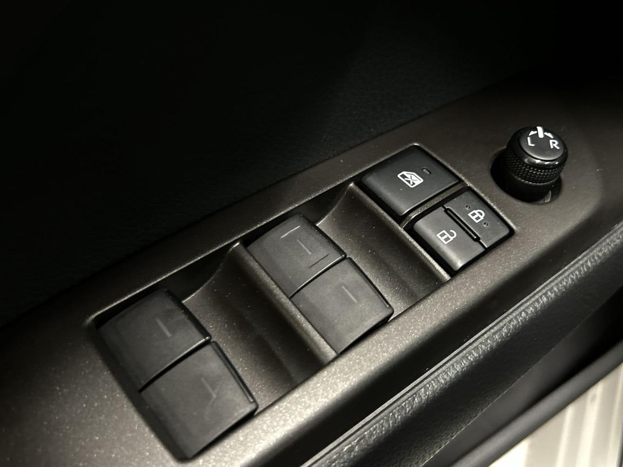2021 Toyota Camry SE AWD | HTD LEATHER | SUNROOF | CARPLAY | ALLOYS Photo