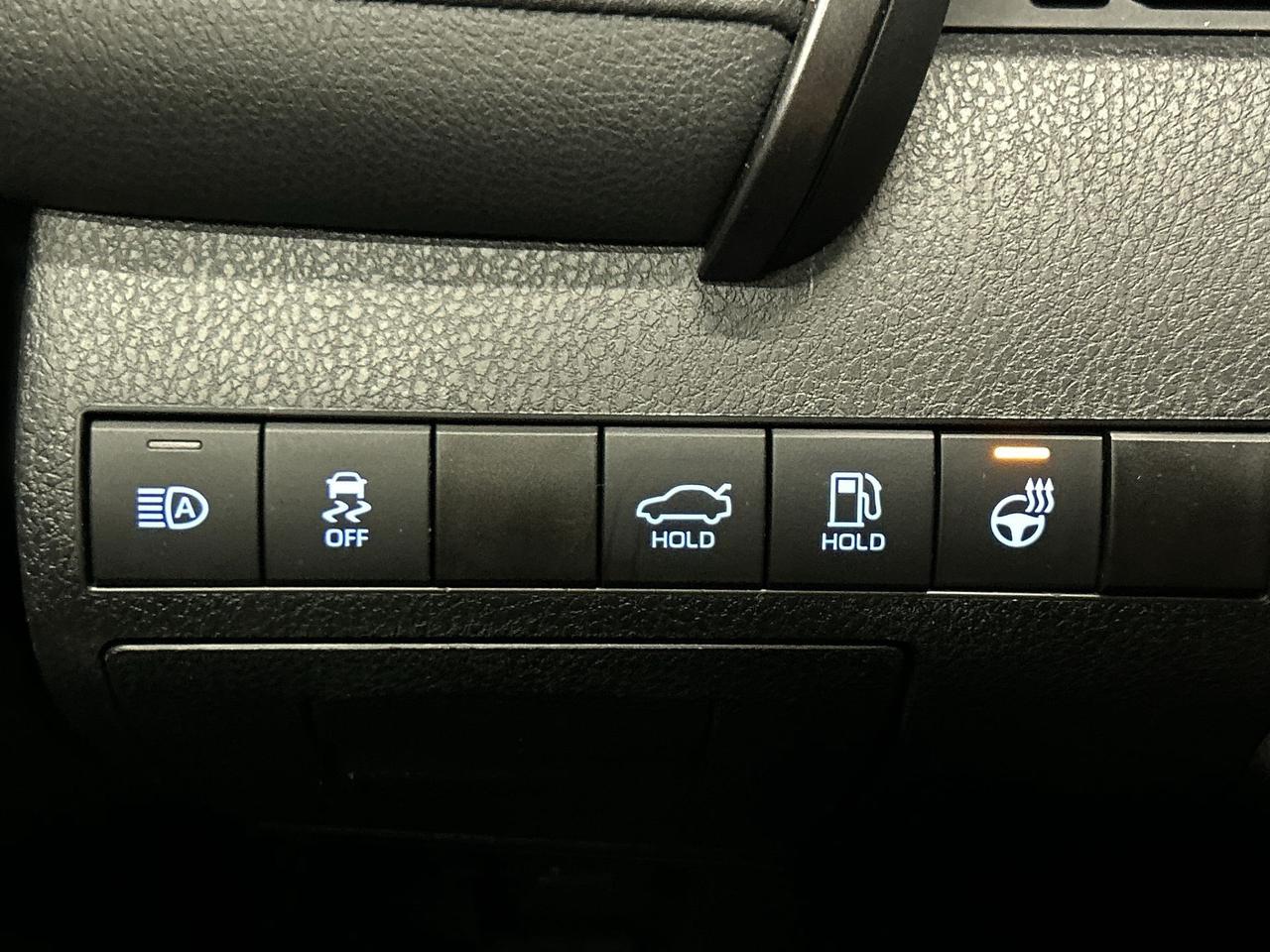 2021 Toyota Camry SE AWD | HTD LEATHER | SUNROOF | CARPLAY | ALLOYS Photo