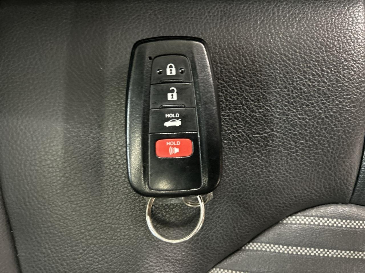 2021 Toyota Camry SE AWD | HTD LEATHER | SUNROOF | CARPLAY | ALLOYS Photo