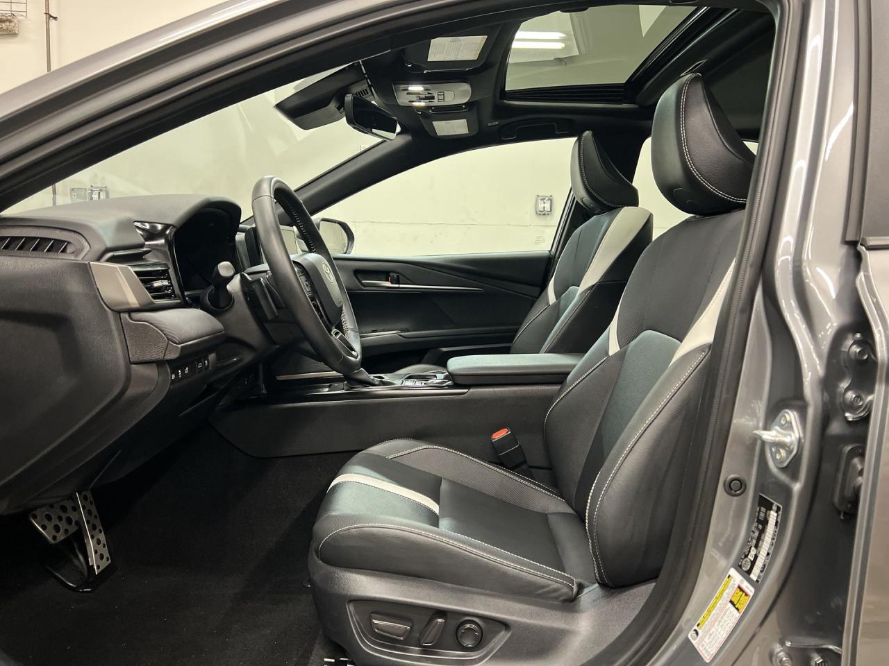 2025 Toyota Camry SE HYBRID AWD | HTD LEATHER | SUNROOF | CARPLAY Photo