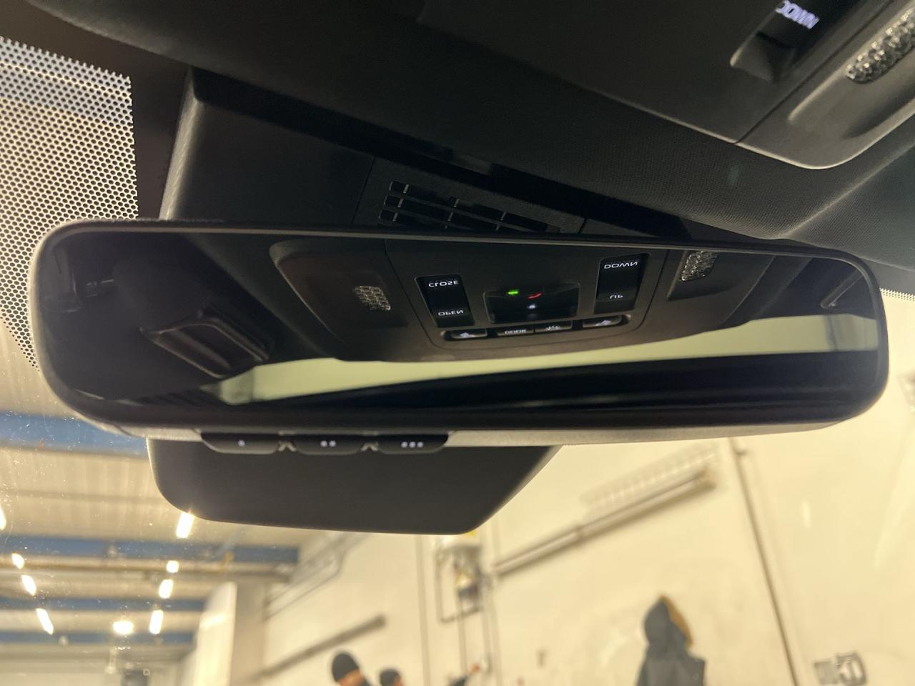 2025 Toyota Camry SE HYBRID AWD | HTD LEATHER | SUNROOF | CARPLAY Photo