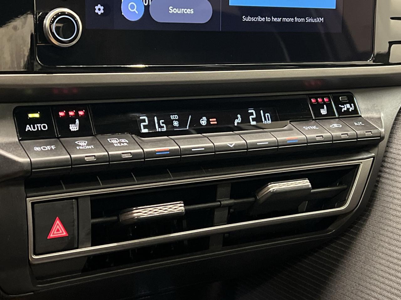 2025 Toyota Camry SE HYBRID AWD | HTD LEATHER | SUNROOF | CARPLAY Photo