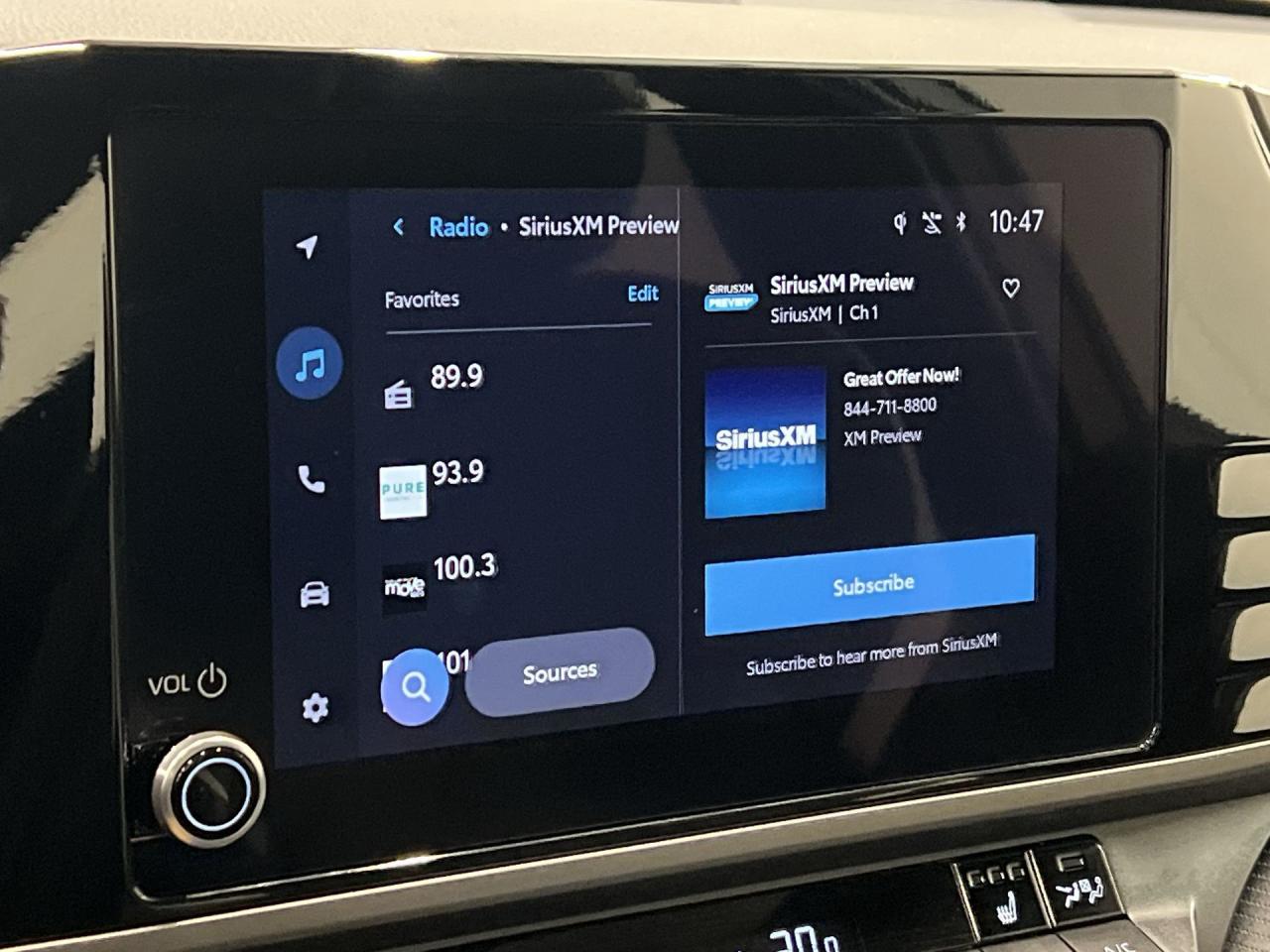 2025 Toyota Camry SE HYBRID AWD | HTD LEATHER | SUNROOF | CARPLAY Photo