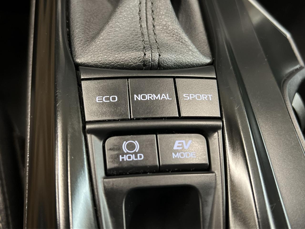 2025 Toyota Camry SE HYBRID AWD | HTD LEATHER | SUNROOF | CARPLAY Photo