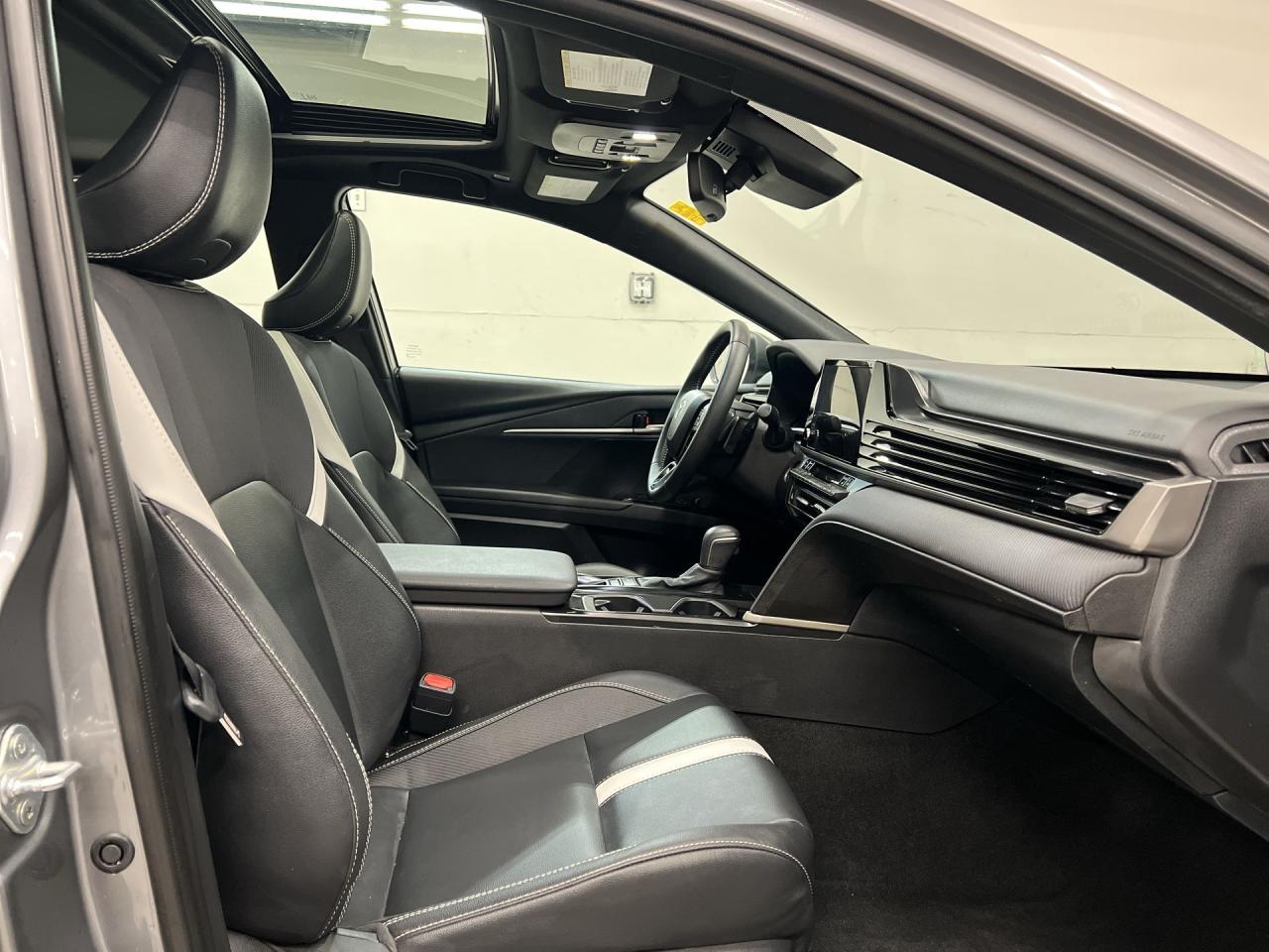 2025 Toyota Camry SE HYBRID AWD | HTD LEATHER | SUNROOF | CARPLAY Photo