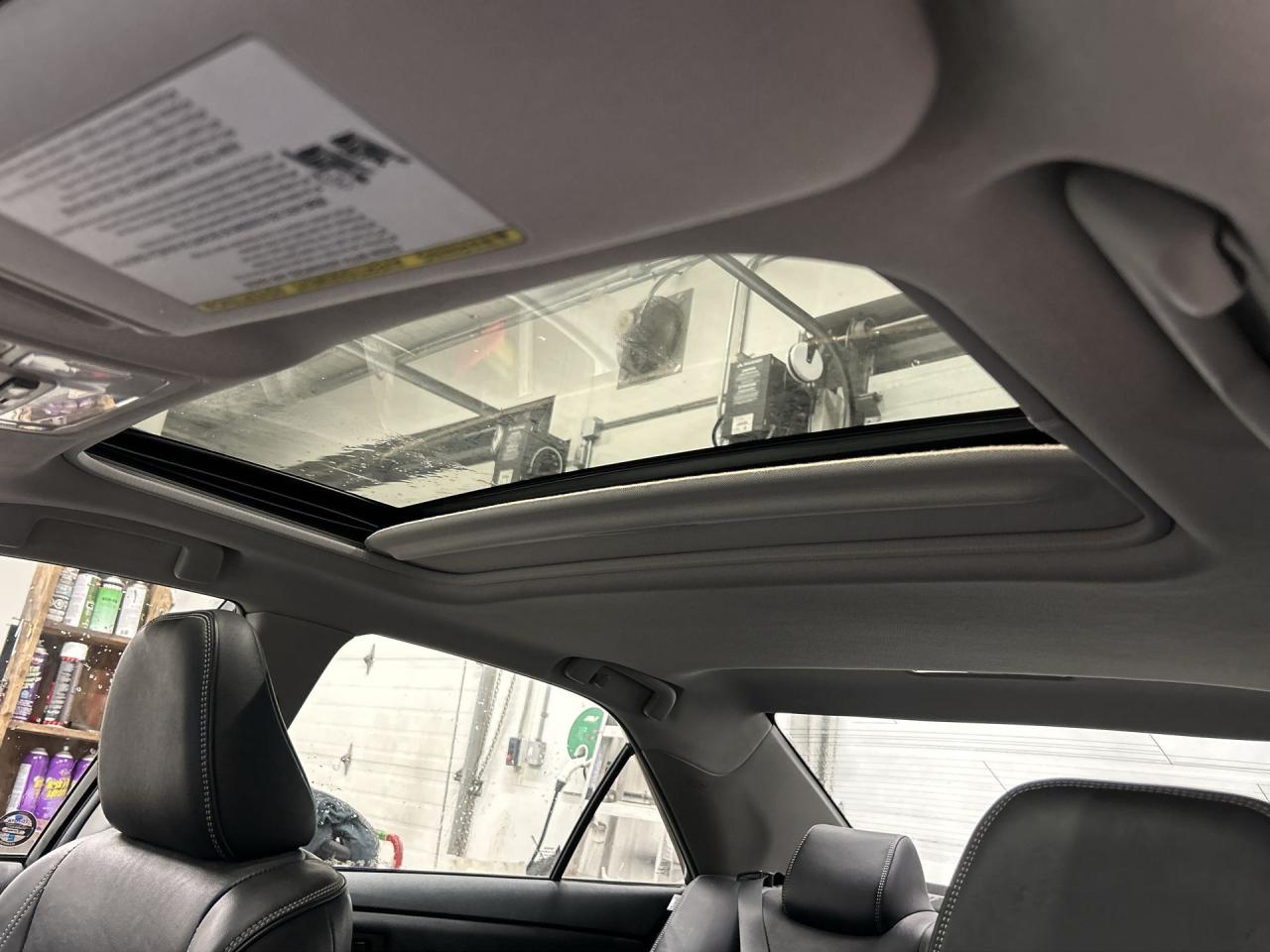 2015 Toyota Camry XLE | HTD LEATHER |SUNROOF |NAV | ALLOYS | LOW KMS Photo2