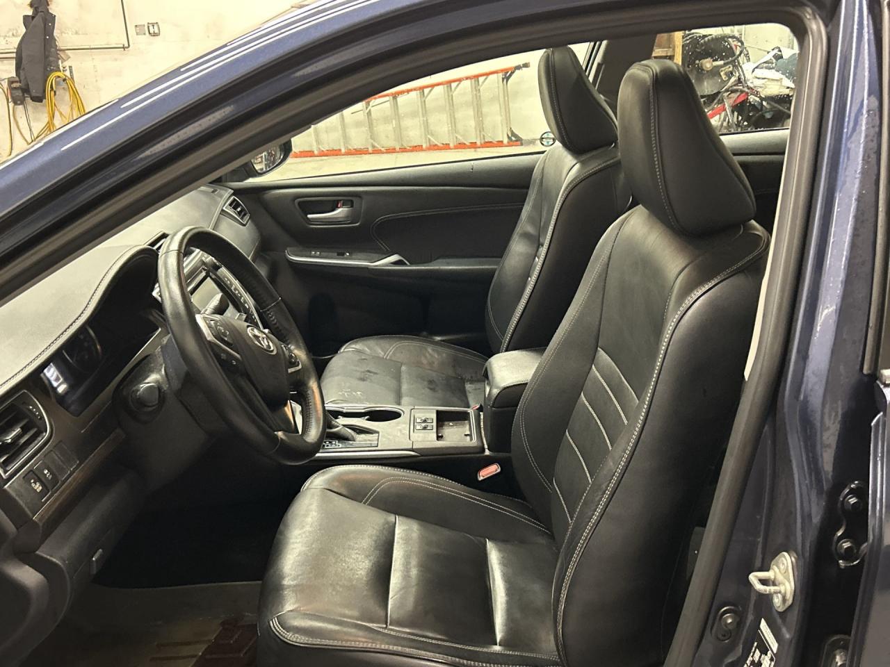 2015 Toyota Camry XLE | HTD LEATHER |SUNROOF |NAV | ALLOYS | LOW KMS Photo