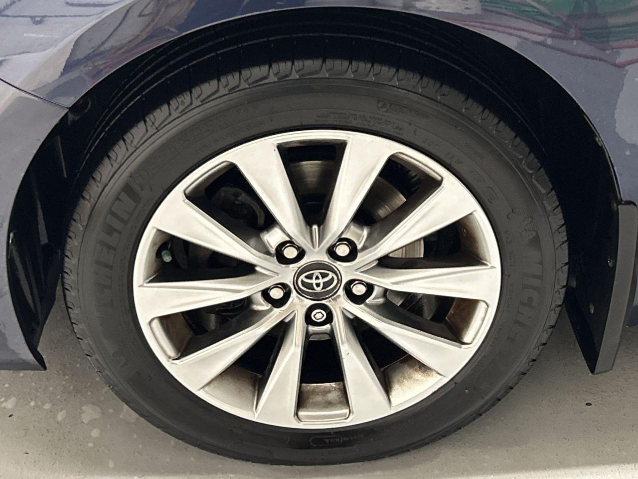 2015 Toyota Camry XLE | HTD LEATHER |SUNROOF |NAV | ALLOYS | LOW KMS Photo