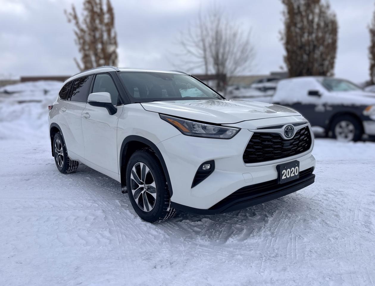 2020 Toyota Highlander XLE AWD | SUNROOF | HEATED SEATS | BLUETOOTH | Photo2