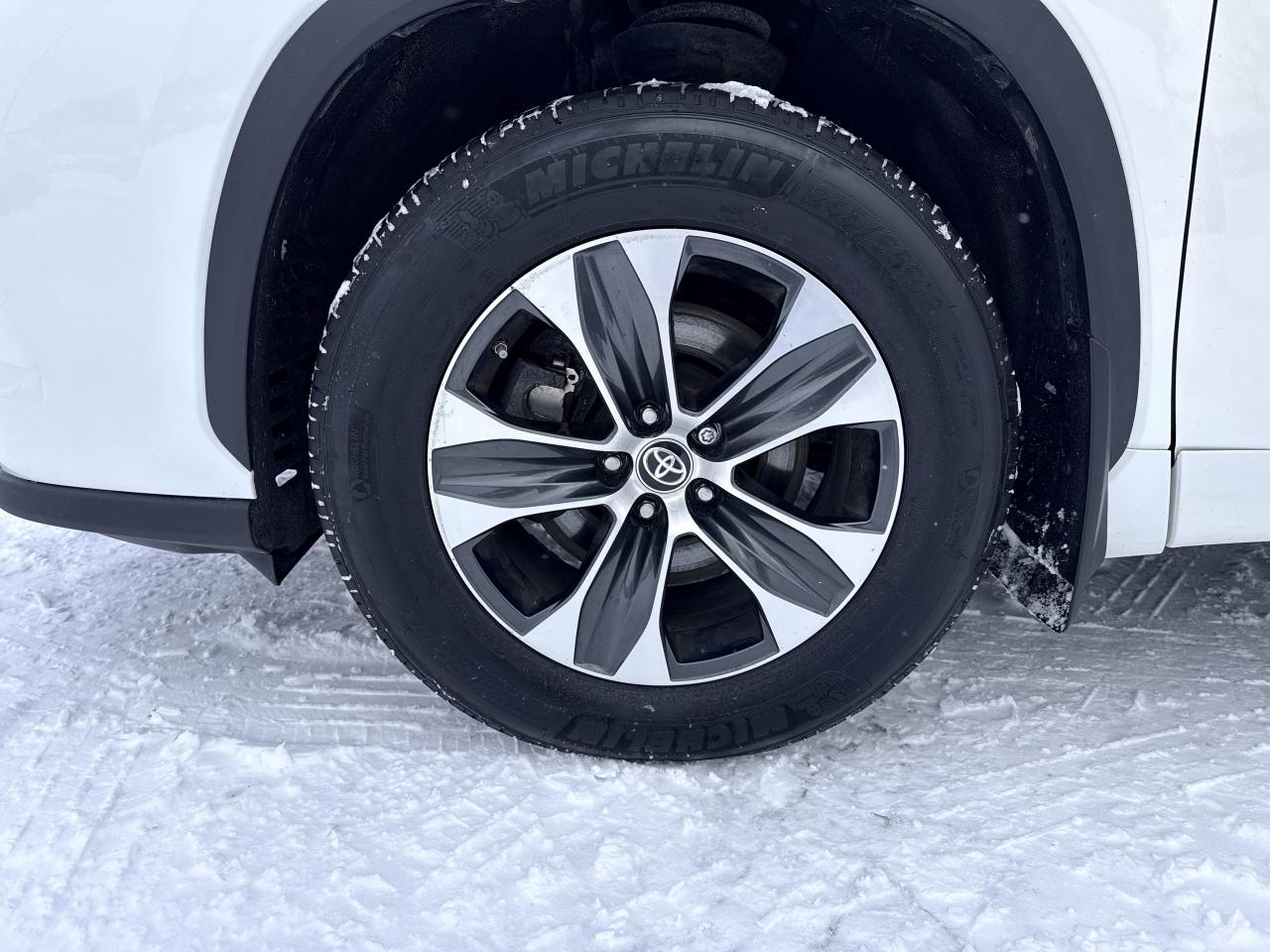 2020 Toyota Highlander XLE AWD | SUNROOF | HEATED SEATS | BLUETOOTH | Photo