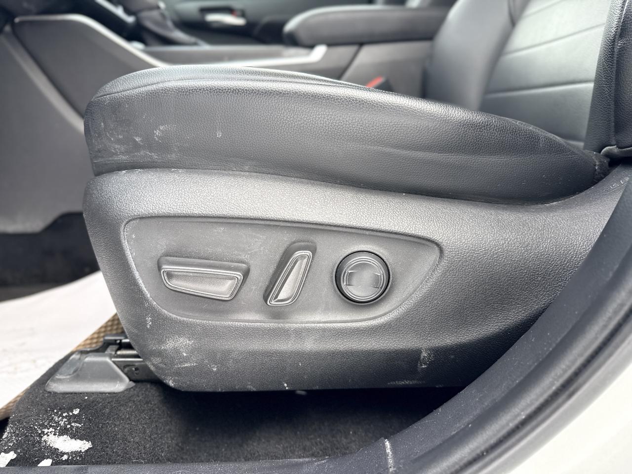 2020 Toyota Highlander XLE AWD | SUNROOF | HEATED SEATS | BLUETOOTH | Photo