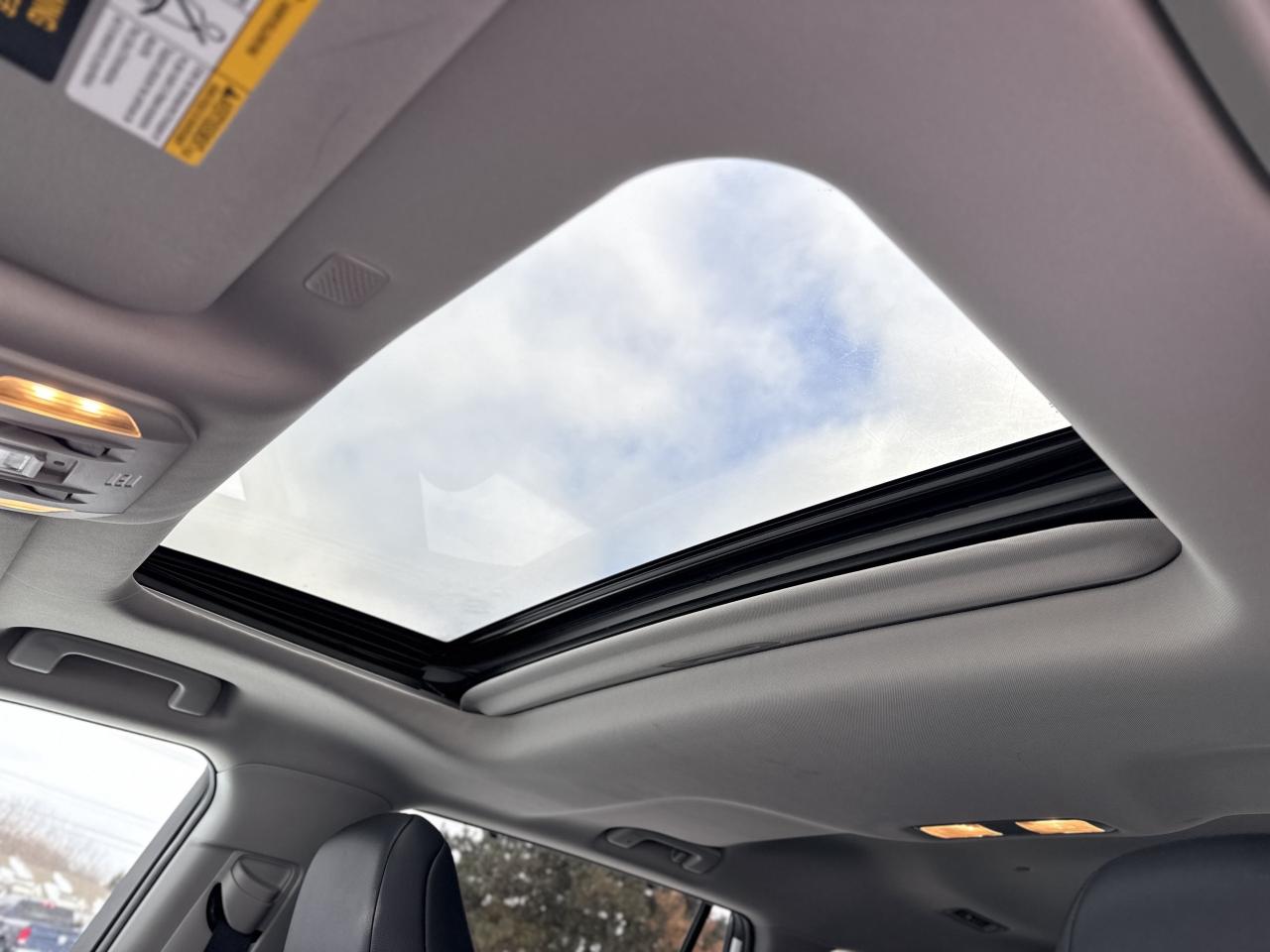 2020 Toyota Highlander XLE AWD | SUNROOF | HEATED SEATS | BLUETOOTH | Photo