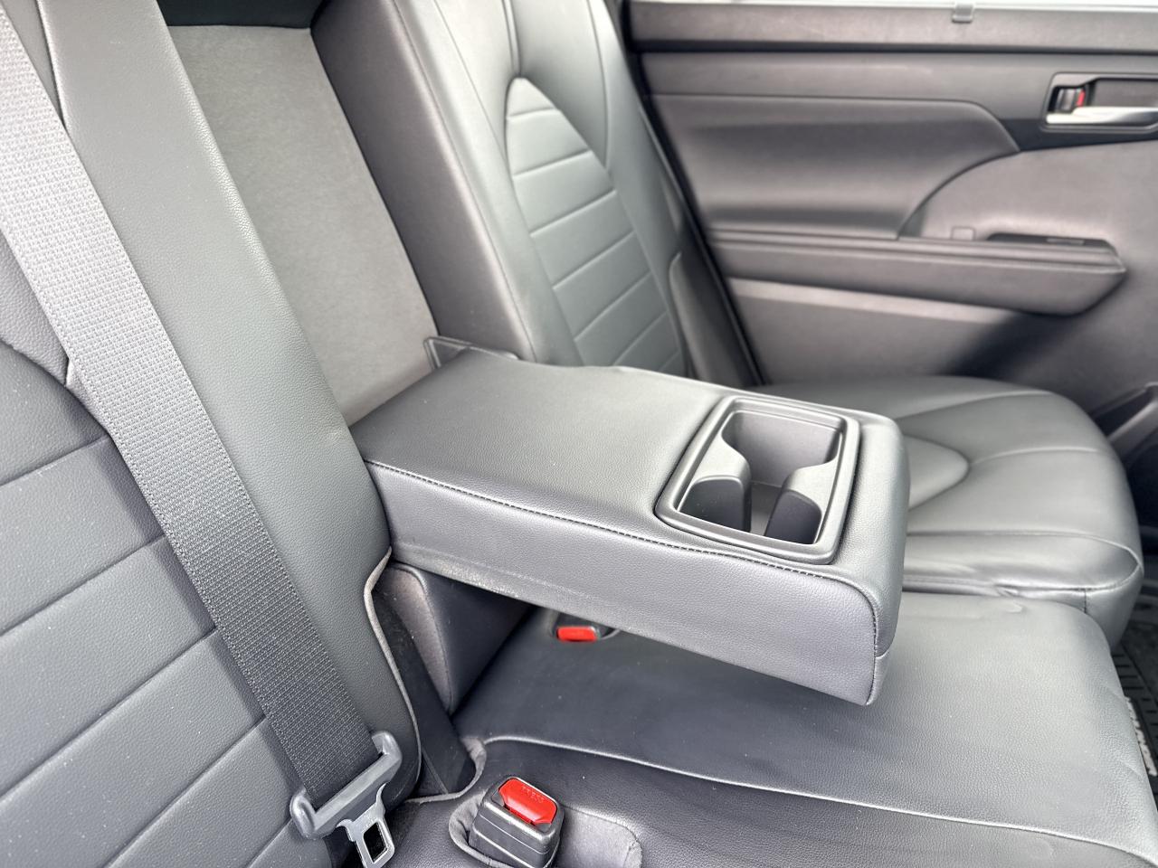 2020 Toyota Highlander XLE AWD | SUNROOF | HEATED SEATS | BLUETOOTH | Photo