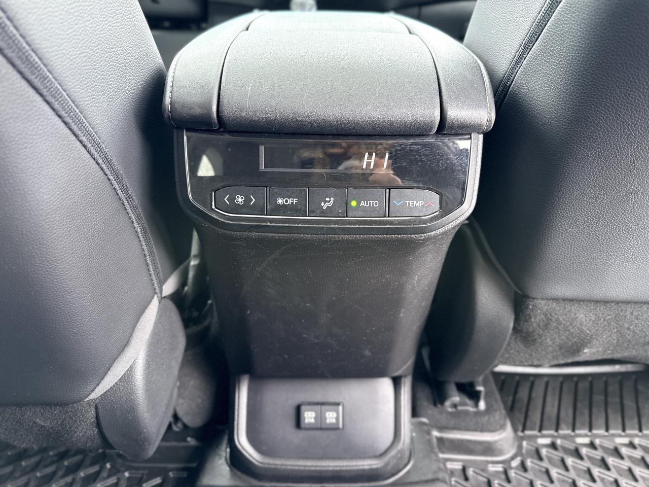 2020 Toyota Highlander XLE AWD | SUNROOF | HEATED SEATS | BLUETOOTH | Photo