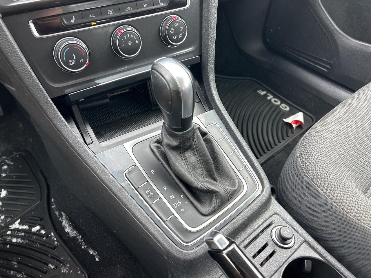 2020 Volkswagen Golf COMFORTLINE, CLEAN CARFAX, HEATED CLOTH SEATS! - Photo #19