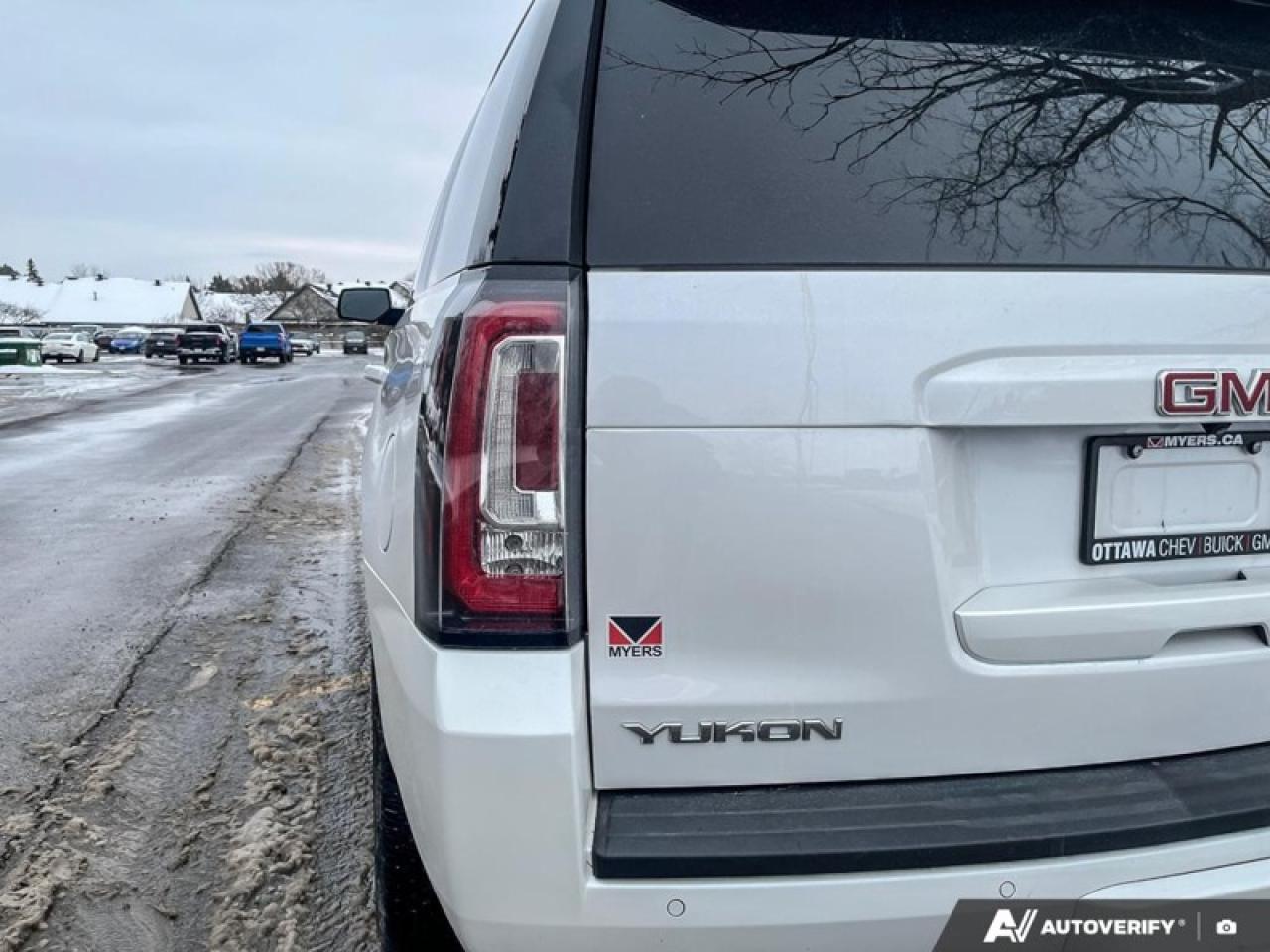 2019 GMC Yukon SLT  SLT, 4WD, SUNROOF, 5.3 V8 Photo
