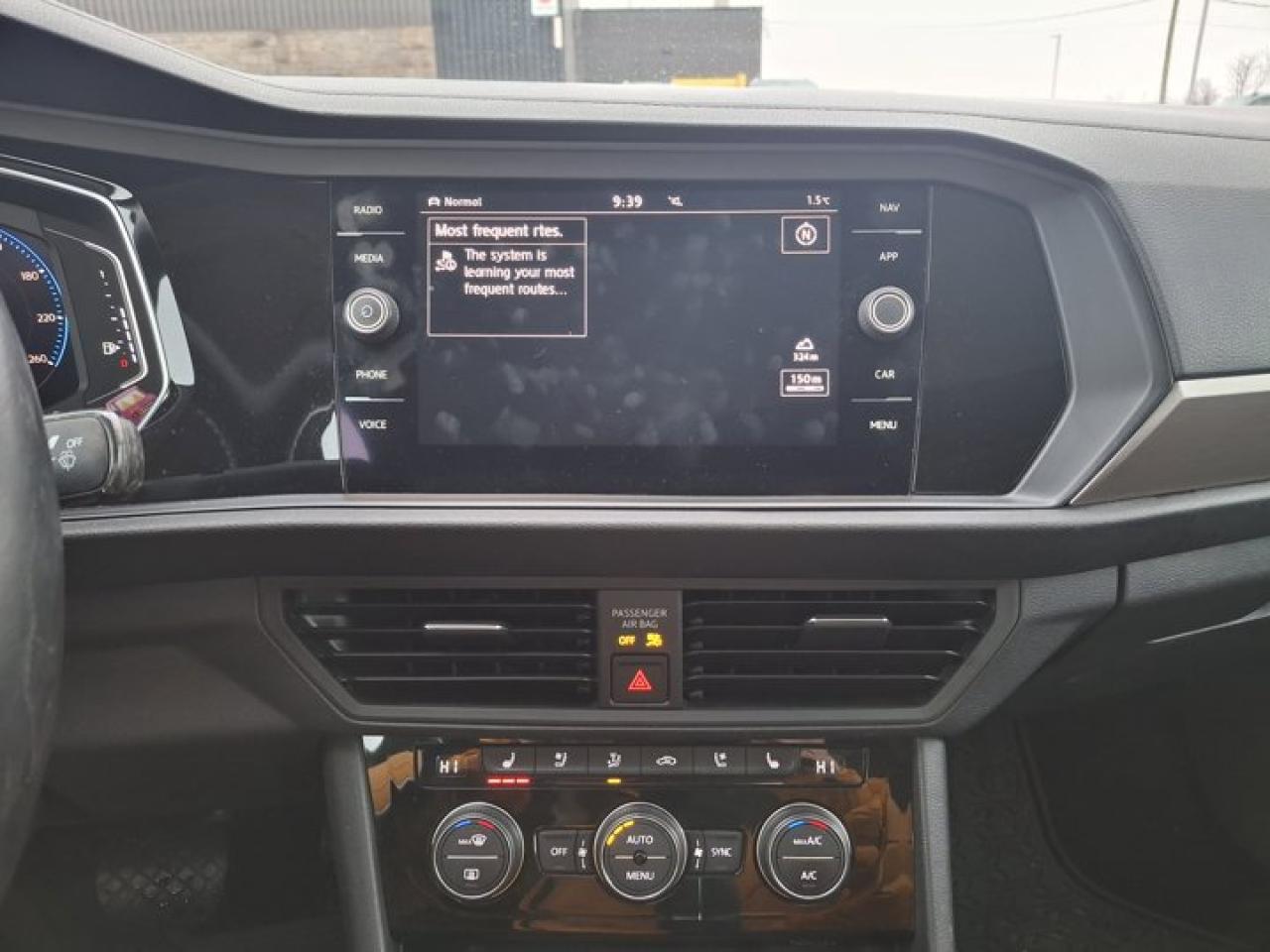 2019 Volkswagen Jetta Execline | Leather | Sunroof | Heated Seats | CarPlay + Android | Rear Camera | and More ! Photo